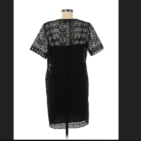 Club Monaco Black Ethnic / Aztec Laced Shell over a silky lining sz 4 - Picture 3 of 3